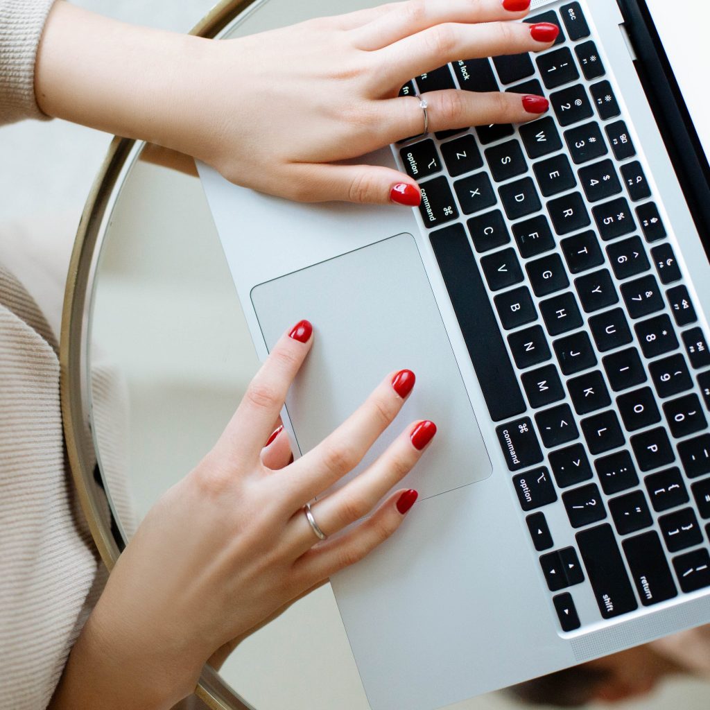 Rédacteur freelance - Ma quatrième mission en tant que rédactrice : écrire en trouvant les bons mots et le bon ton, en accord avec votre concept créatif. Mais aussi structurer, synthétiser, étoffer ou vulgariser vos contenus selon vos besoins et vos cibles.